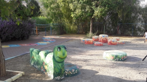 פיסול סביבתי מעלה אדומים1.jpeg